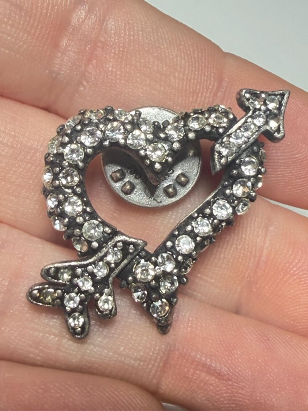 Chico’s Heart Arrow Brooch Clear Rhinestones Silver Tone Vintage 1.5 inches